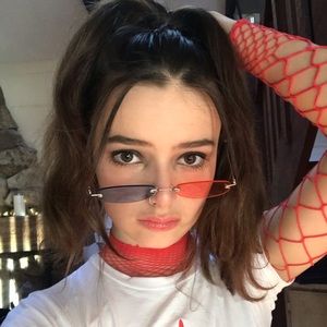 Meet your Posher, Lola